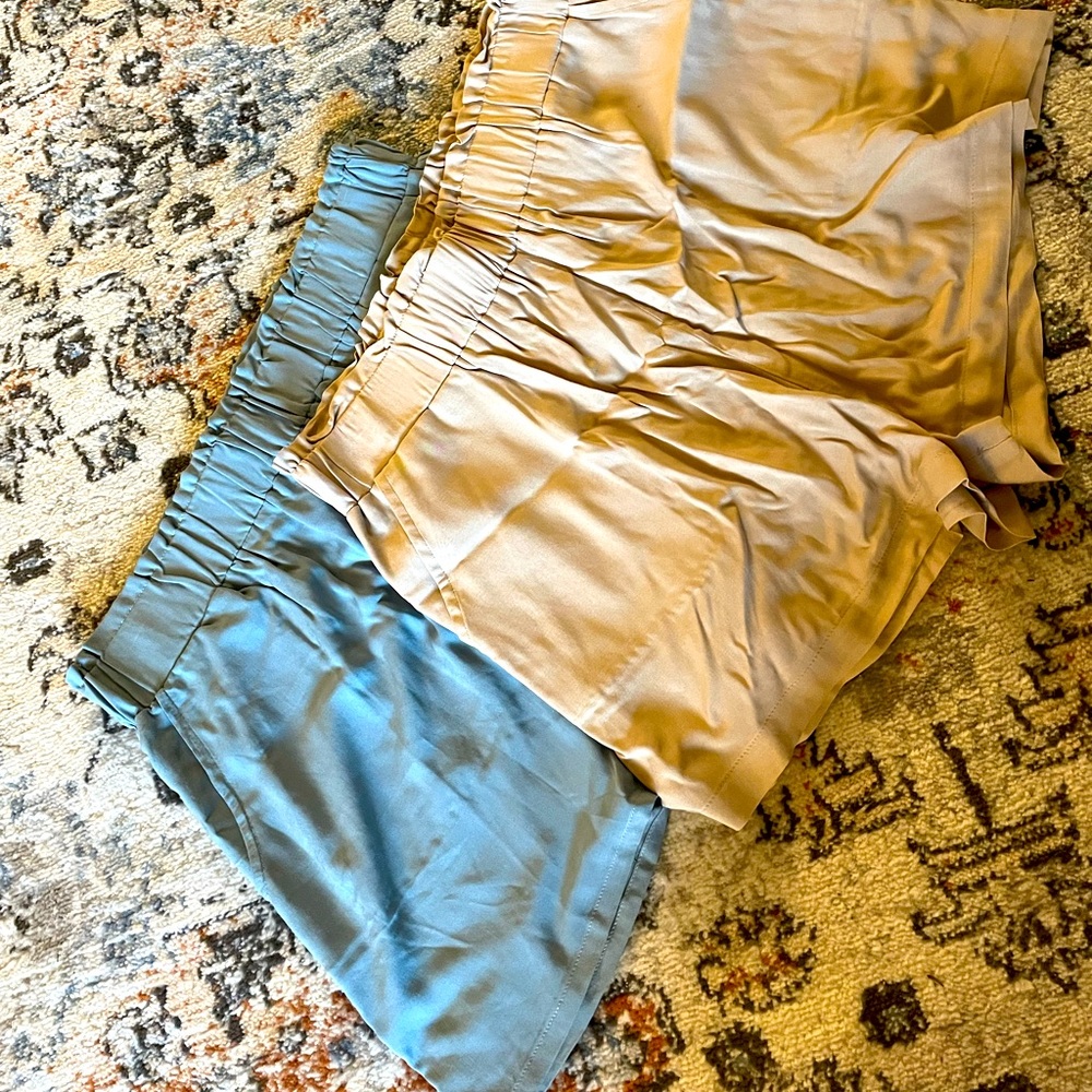 Pair set of ruffled shorts